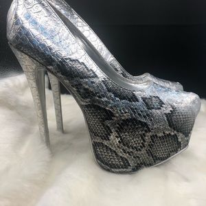 Liliana Metallic Silver Snakeskin Platform High Heels - Sz 10